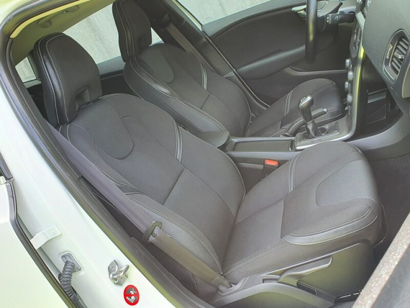 Volvo V40 2.0 D2 120KM # Momentum # Navi # Climatronic # Skóra # BIAŁY !!! II (2012-)