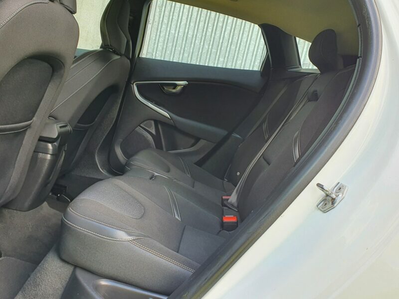Volvo V40 2.0 D2 120KM # Momentum # Navi # Climatronic # Skóra # BIAŁY !!! II (2012-)