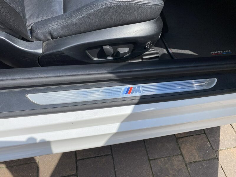 BMW 320 2.0 M Pakiet full opcja biała perła ledy bi xenon nawi alu 19 E90E91E92E93(2005-2012)