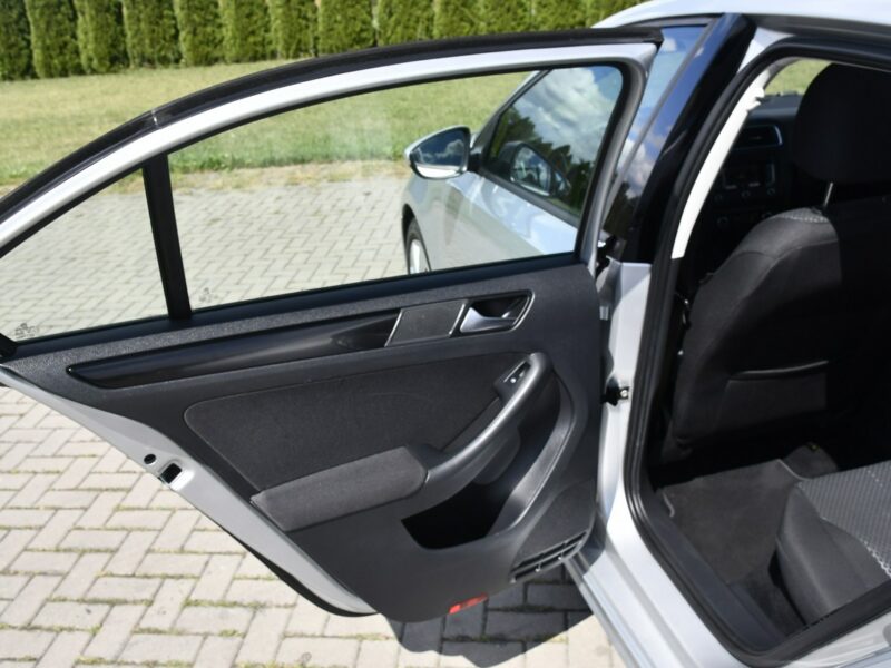 Volkswagen Jetta 1,2Turbo DUDKI11 Serwis,Navi,Klimatr 2 str.Tempomat.kredyt.OKAZJA A6 (2010-)
