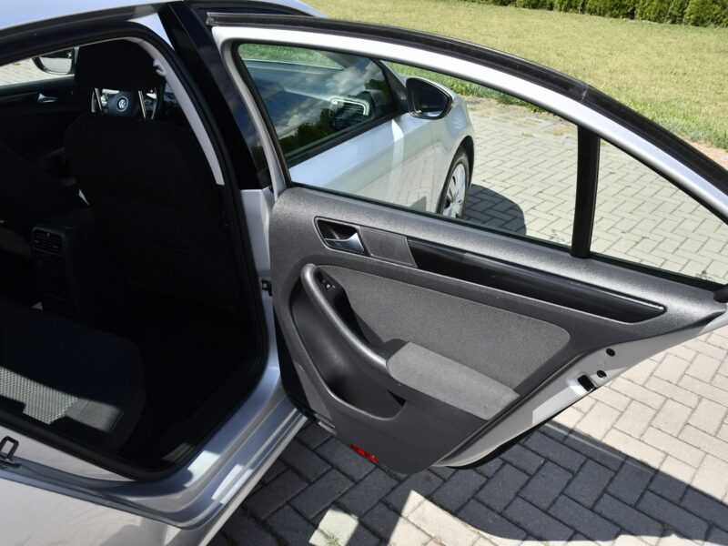 Volkswagen Jetta 1,2Turbo DUDKI11 Serwis,Navi,Klimatr 2 str.Tempomat.kredyt.OKAZJA A6 (2010-)