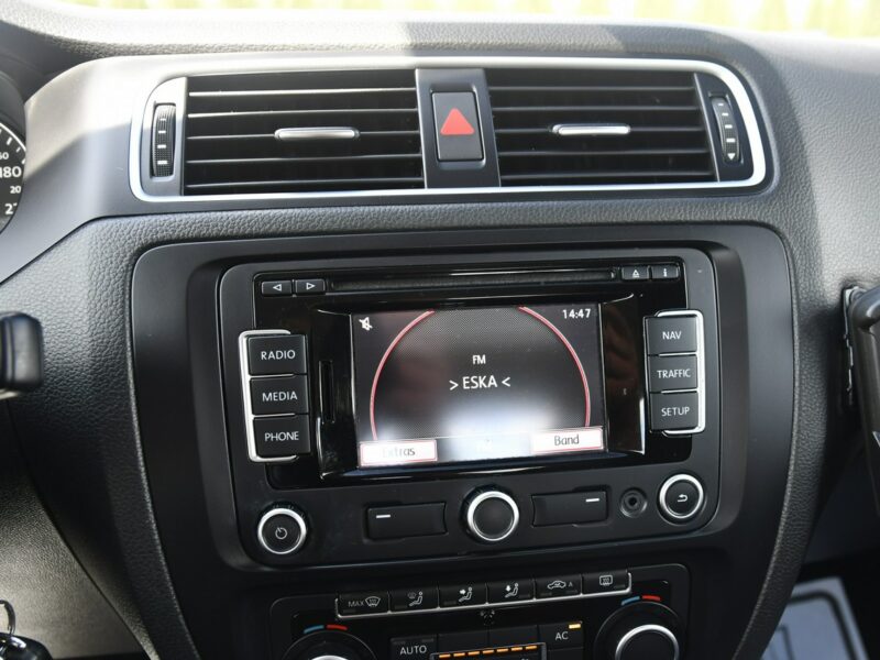Volkswagen Jetta 1,2Turbo DUDKI11 Serwis,Navi,Klimatr 2 str.Tempomat.kredyt.OKAZJA A6 (2010-)