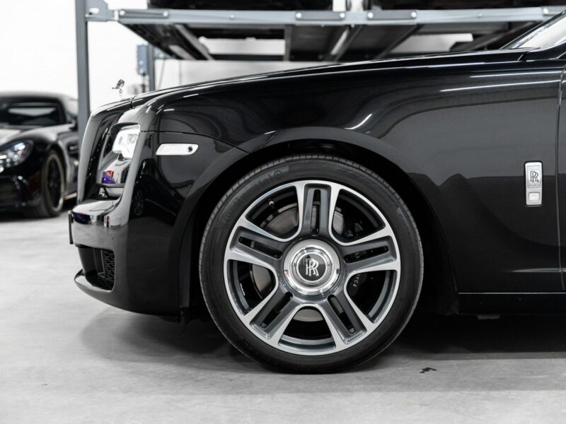 Rolls-Royce Ghost 6.6 V12 570KM. Gwiezdny sufit Starlight. Salon PL. 1 właściciel. FV23%