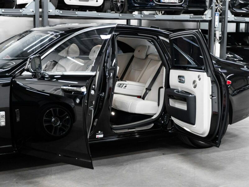 Rolls-Royce Ghost 6.6 V12 570KM. Gwiezdny sufit Starlight. Salon PL. 1 właściciel. FV23%