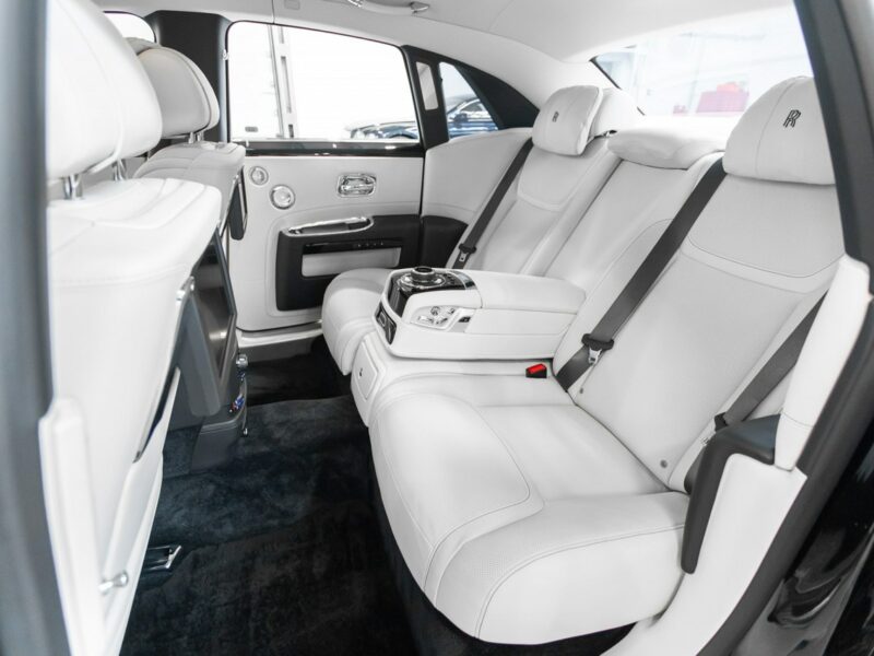 Rolls-Royce Ghost 6.6 V12 570KM. Gwiezdny sufit Starlight. Salon PL. 1 właściciel. FV23%