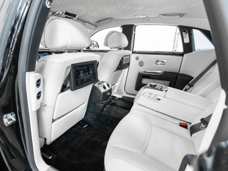 Rolls-Royce Ghost 6.6 V12 570KM. Gwiezdny sufit Starlight. Salon PL. 1 właściciel. FV23%