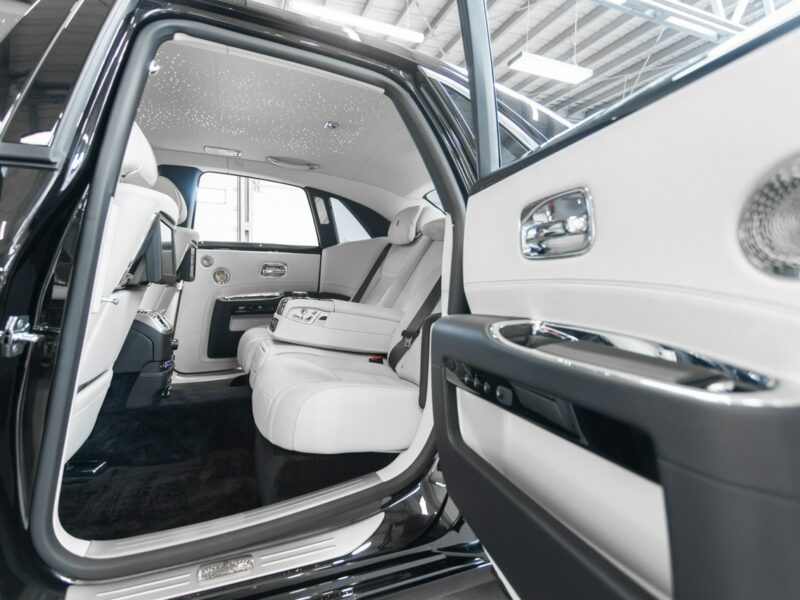 Rolls-Royce Ghost 6.6 V12 570KM. Gwiezdny sufit Starlight. Salon PL. 1 właściciel. FV23%