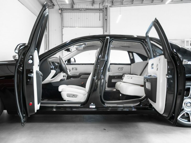Rolls-Royce Ghost 6.6 V12 570KM. Gwiezdny sufit Starlight. Salon PL. 1 właściciel. FV23%