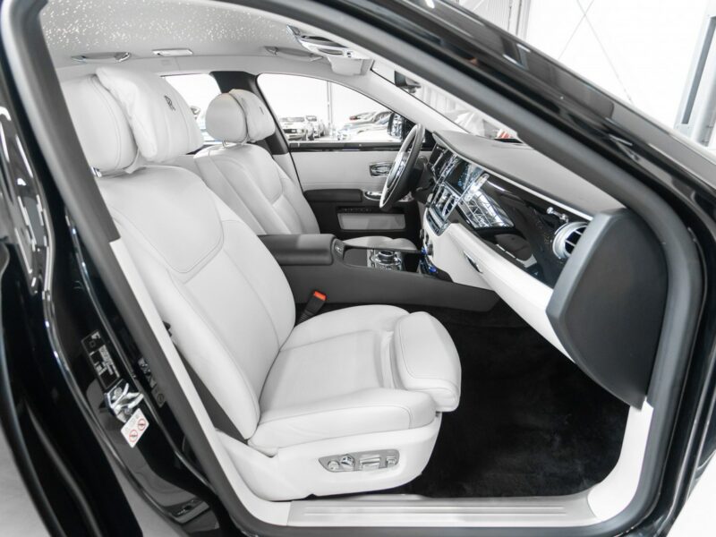 Rolls-Royce Ghost 6.6 V12 570KM. Gwiezdny sufit Starlight. Salon PL. 1 właściciel. FV23%