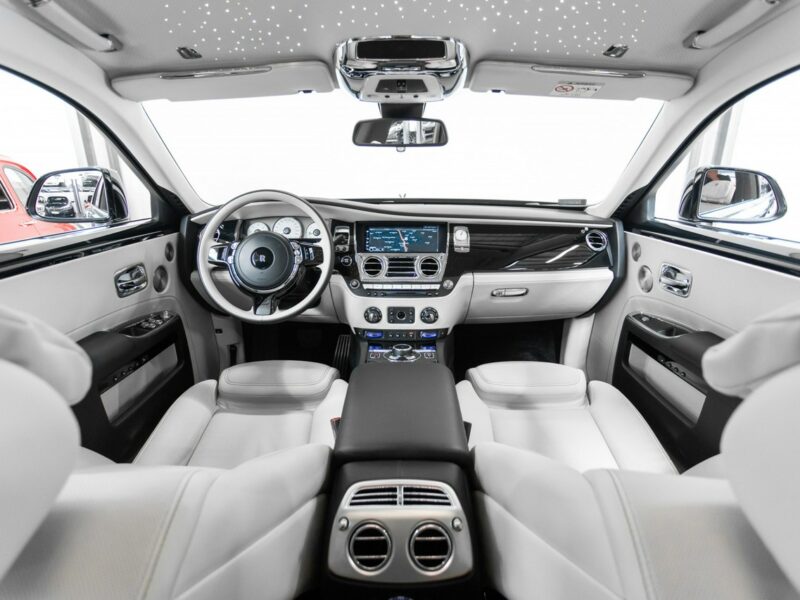 Rolls-Royce Ghost 6.6 V12 570KM. Gwiezdny sufit Starlight. Salon PL. 1 właściciel. FV23%