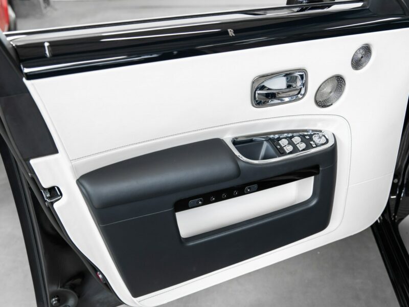 Rolls-Royce Ghost 6.6 V12 570KM. Gwiezdny sufit Starlight. Salon PL. 1 właściciel. FV23%