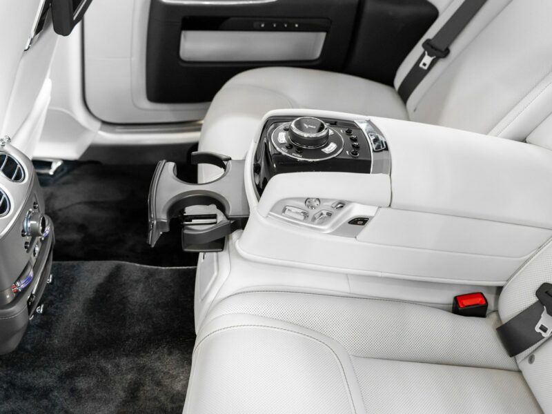 Rolls-Royce Ghost 6.6 V12 570KM. Gwiezdny sufit Starlight. Salon PL. 1 właściciel. FV23%