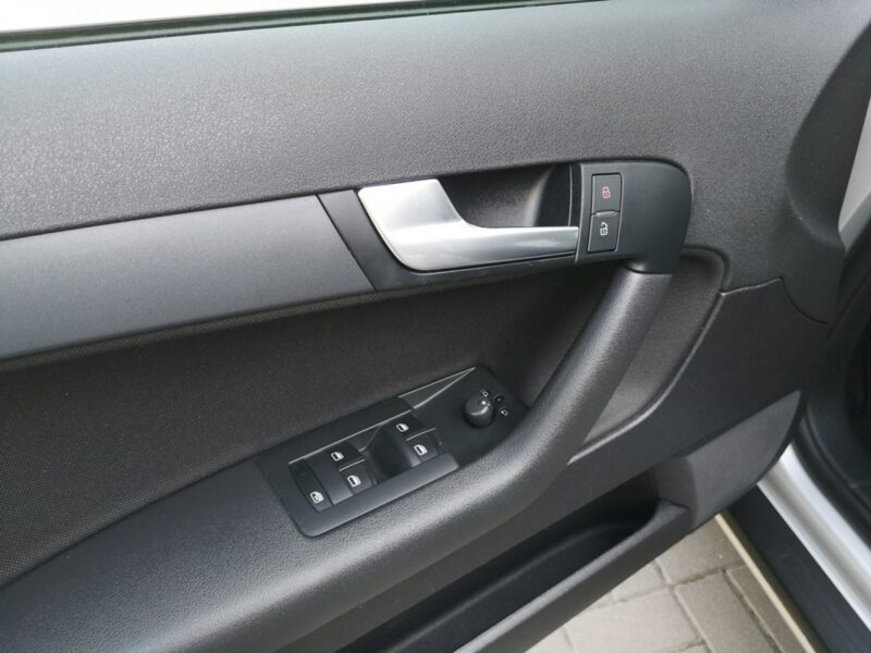 Audi A3 1.6 MPI 102KM SPORTBACK Klimatronic Isofix Alu Serwis Gwarancja 8P (2003-2012)