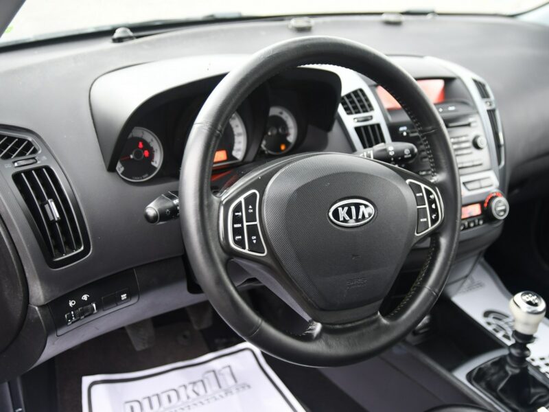 Kia Cee'd 1,6benz Szyberdach.Hak.Pół-Skóry.Klimatronic 2 STR.Serwis I (2006-2012)