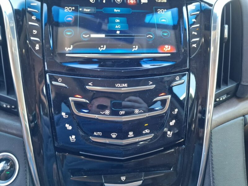 Cadillac Escalade 6.2 Benzyna V8 410 KM, 4x4, DVD, 3 Monitory, Full LED, Kamery 360, Hak IV (2015-)