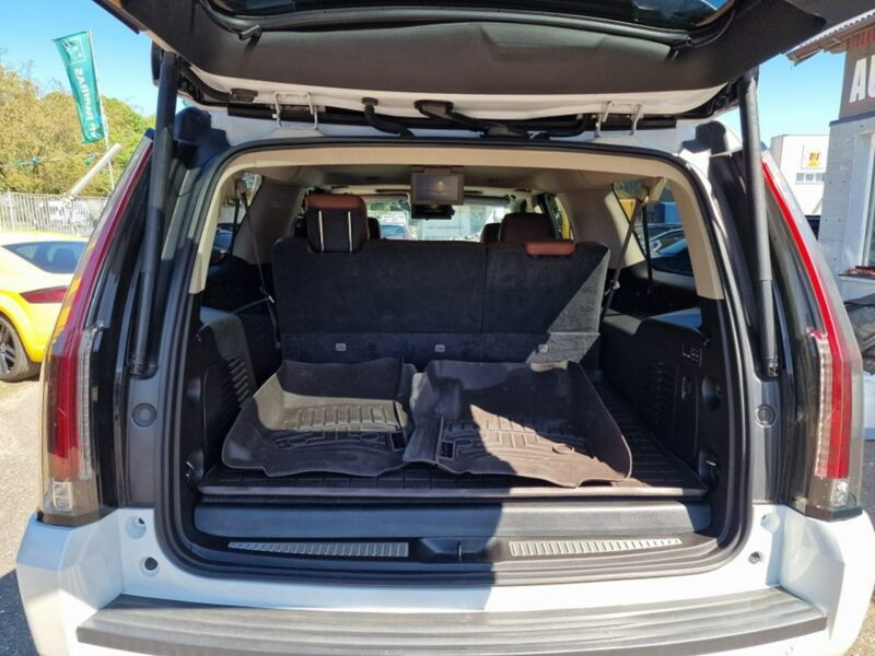 Cadillac Escalade 6.2 Benzyna V8 410 KM, 4x4, DVD, 3 Monitory, Full LED, Kamery 360, Hak IV (2015-)