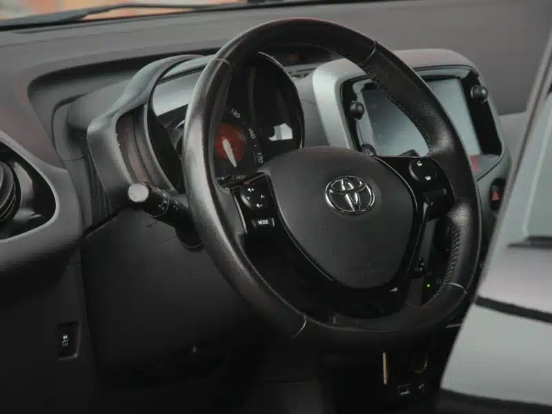 Toyota Aygo 11.2018*Navi*Klima*GrzaneFotele*Kamera*Esp*Led*BT*Alu*Android*GwarVGS II (2014-)