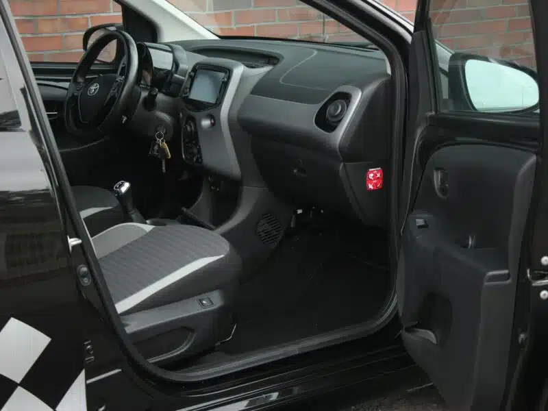 Toyota Aygo 11.2018*Navi*Klima*GrzaneFotele*Kamera*Esp*Led*BT*Alu*Android*GwarVGS II (2014-)