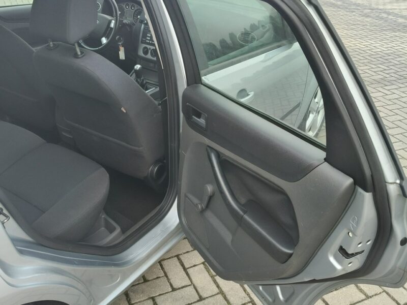 Ford Focus 1,6benz. Klimatyzacja.Hak.El.szyby.Centralka.Serwis.OKAZJA Mk2 (2004-2011)