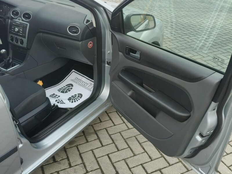 Ford Focus 1,6benz. Klimatyzacja.Hak.El.szyby.Centralka.Serwis.OKAZJA Mk2 (2004-2011)