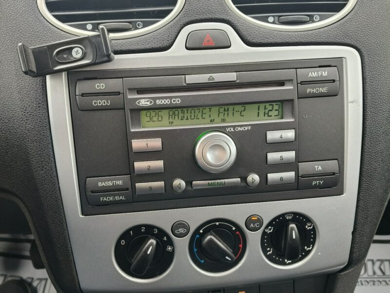 Ford Focus 1,6benz. Klimatyzacja.Hak.El.szyby.Centralka.Serwis.OKAZJA Mk2 (2004-2011)
