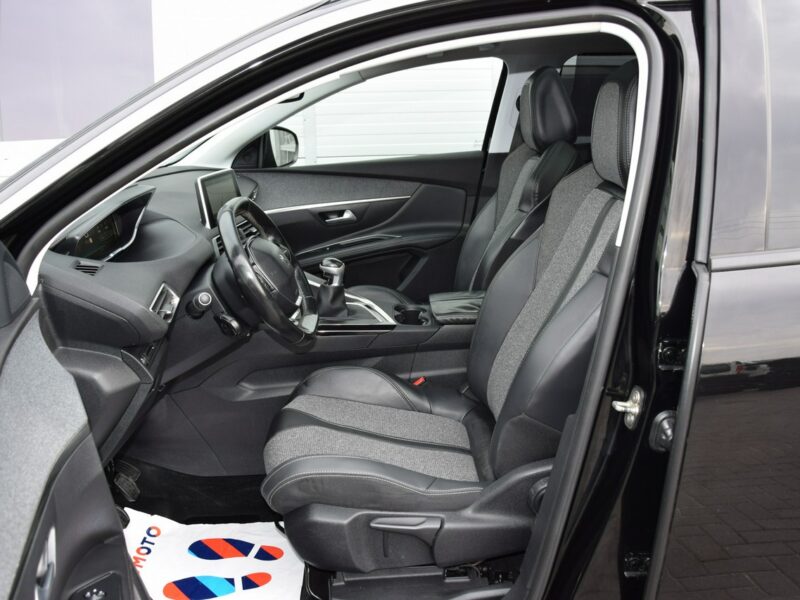 Peugeot 5008 1.2i 7-osób Panoramadach Navi Euro-6b 144tys.km Nowy rozrząd i dwumasa II (2017-)