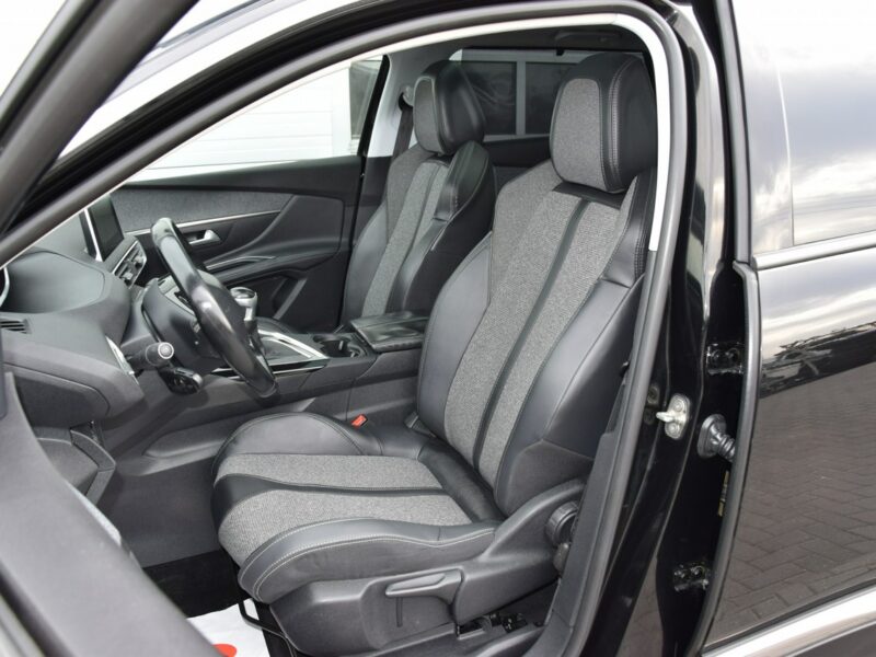 Peugeot 5008 1.2i 7-osób Panoramadach Navi Euro-6b 144tys.km Nowy rozrząd i dwumasa II (2017-)