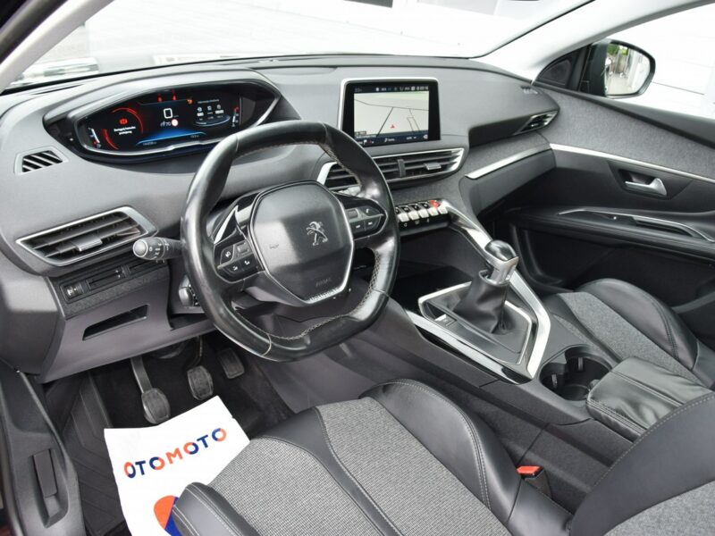 Peugeot 5008 1.2i 7-osób Panoramadach Navi Euro-6b 144tys.km Nowy rozrząd i dwumasa II (2017-)