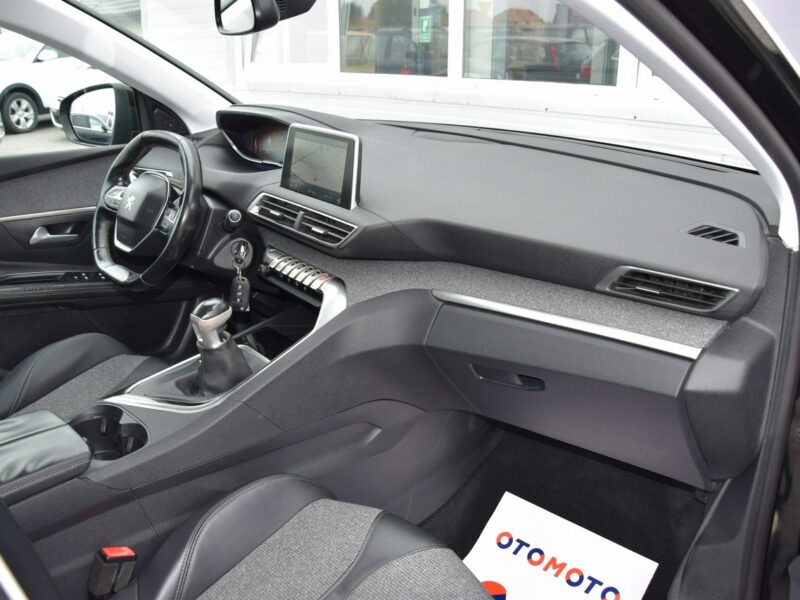Peugeot 5008 1.2i 7-osób Panoramadach Navi Euro-6b 144tys.km Nowy rozrząd i dwumasa II (2017-)