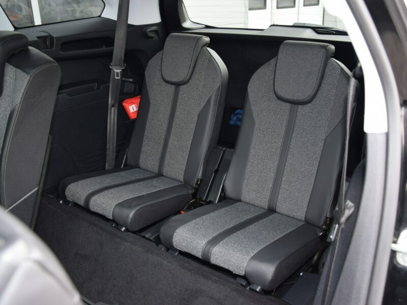 Peugeot 5008 1.2i 7-osób Panoramadach Navi Euro-6b 144tys.km Nowy rozrząd i dwumasa II (2017-)
