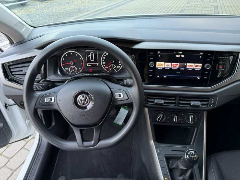 Volkswagen Polo 1,0 65KM Rej. 03.2019 Klimatyzacja 2xPDC Nawigacja VI (2017-)