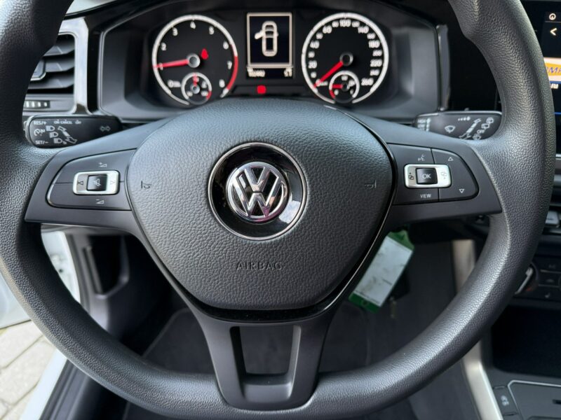 Volkswagen Polo 1,0 65KM Rej. 03.2019 Klimatyzacja 2xPDC Nawigacja VI (2017-)