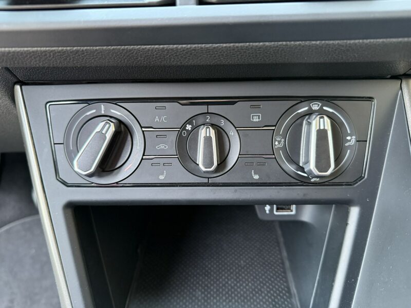 Volkswagen Polo 1,0 65KM Rej. 03.2019 Klimatyzacja 2xPDC Nawigacja VI (2017-)