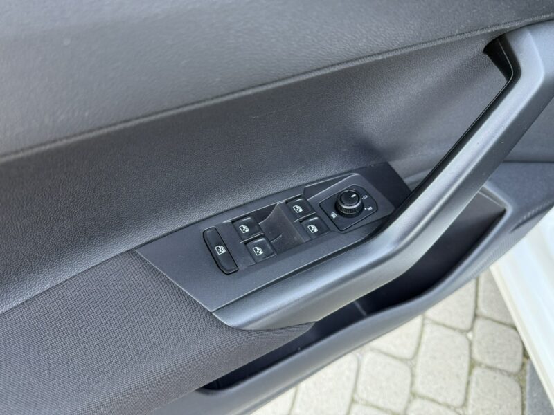 Volkswagen Polo 1,0 65KM Rej. 03.2019 Klimatyzacja 2xPDC Nawigacja VI (2017-)