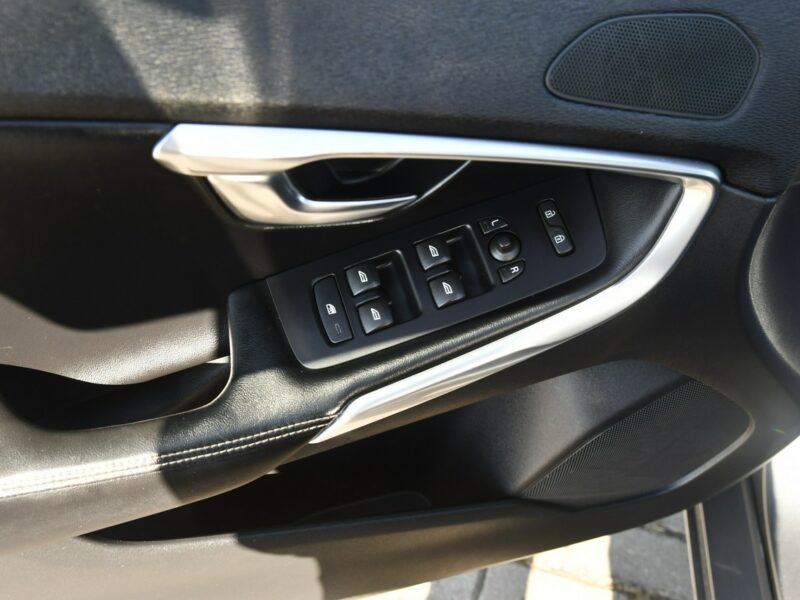 Volvo V40 2,0hdi DUDKI11 R-Design.Serwis,Navi,Klimatr 2 str.Pół-Skóry II (2012-)