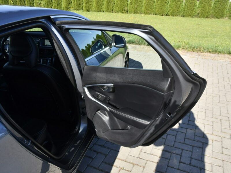 Volvo V40 2,0hdi DUDKI11 R-Design.Serwis,Navi,Klimatr 2 str.Pół-Skóry II (2012-)