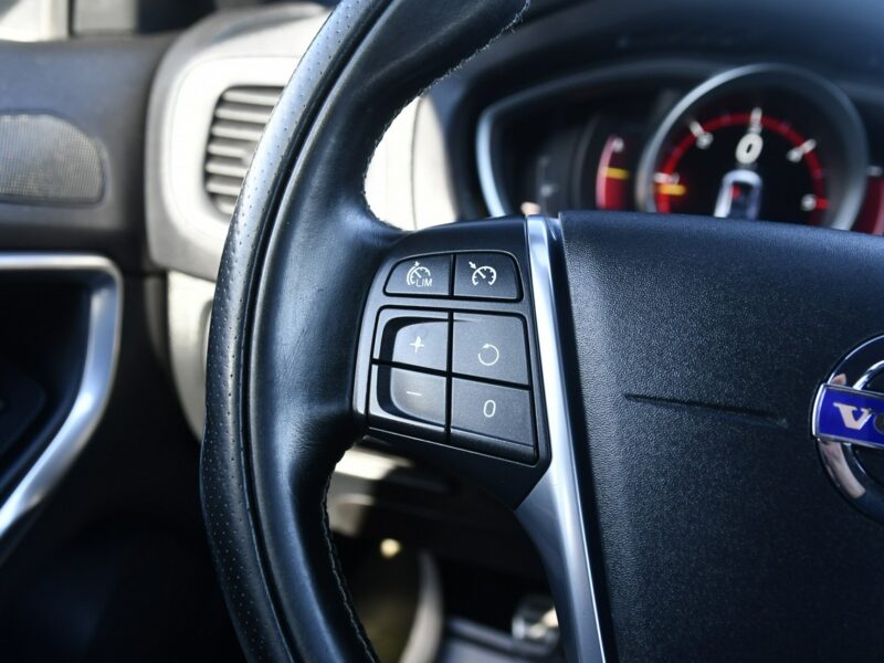 Volvo V40 2,0hdi DUDKI11 R-Design.Serwis,Navi,Klimatr 2 str.Pół-Skóry II (2012-)
