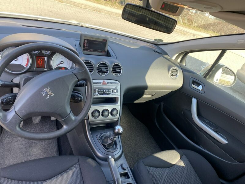 Peugeot 308 Nawigacja, klimatronik, 9 airbag, światła dzienne, opony wielosezonowe T7 (2008-2013)