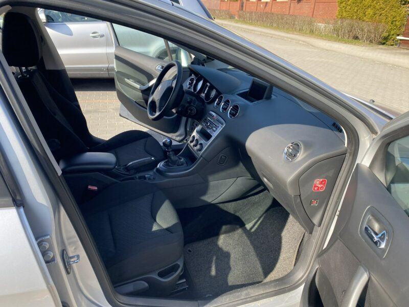 Peugeot 308 Nawigacja, klimatronik, 9 airbag, światła dzienne, opony wielosezonowe T7 (2008-2013)