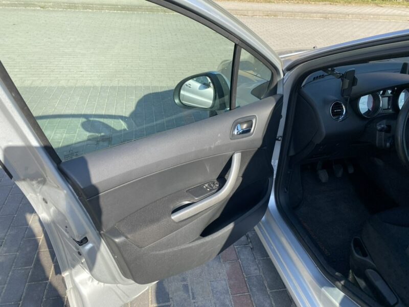 Peugeot 308 Nawigacja, klimatronik, 9 airbag, światła dzienne, opony wielosezonowe T7 (2008-2013)