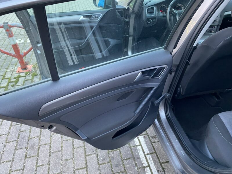 Volkswagen Golf Trendline, benz, nawigacja, tempomat aktywny,dodatkowe koła, jak nowy VII (2012-)