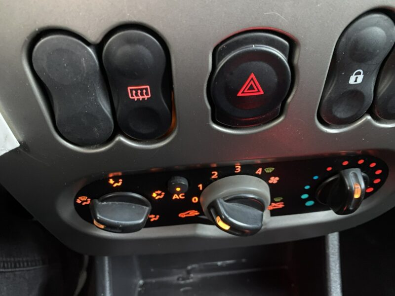 Dacia Sandero Niezawodna benzyna, niski przebieg, klimatyzacja, centr. zamek, isofix I (2008-2012)