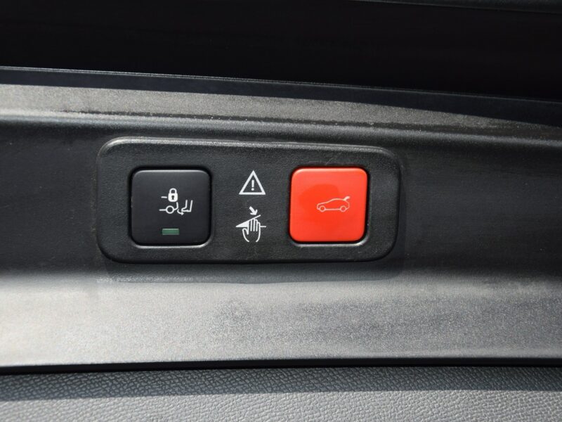 Peugeot 5008 1.2i 7-osób 100% bezwypadkowy Panorama Navi Kamera Euro-6b 157tys.km II (2017-)