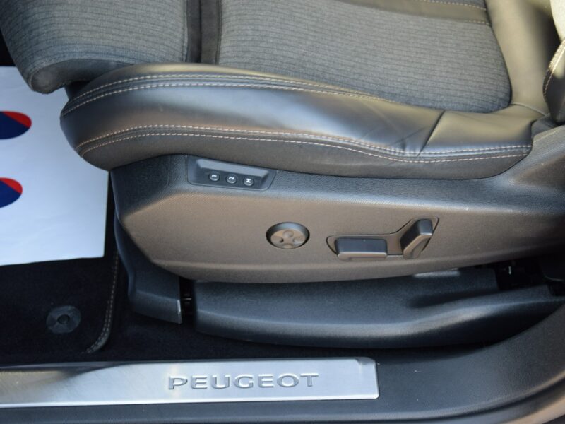 Peugeot 3008 1.2i Turbo GT-Line 100% bezwypadkowy Full LED Navi Bluetooth Euro-6b II (2016-)