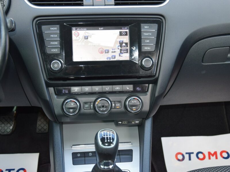 Škoda Octavia 1.4 TSI Serwis Panoramadach Navi Bluetooth Euro-5b Rozrząd na pasku III (2013-)