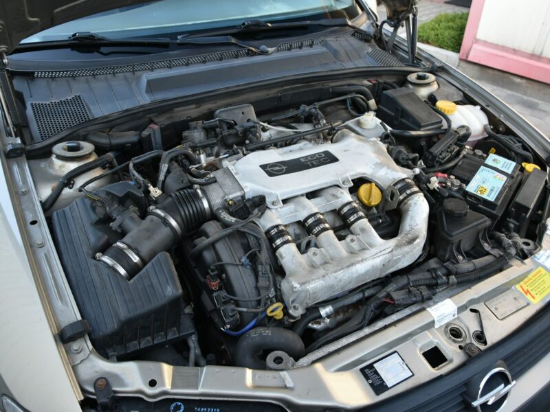 Opel Vectra CD 2.5 V6 170KM AUTOMAT 1997r. Klima niski przebieg 119tkm Rezerwacja B (1995-2002)