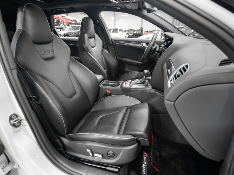 Audi RS4 Biały kruk. Jak nowa. Panorama, B&O. Bezwypadkowa. B8 (2012-2015)
