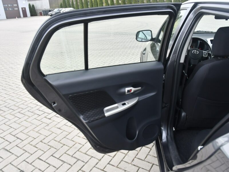 Toyota C-HR HEV navi klima auto kamera i czujniki parkowania