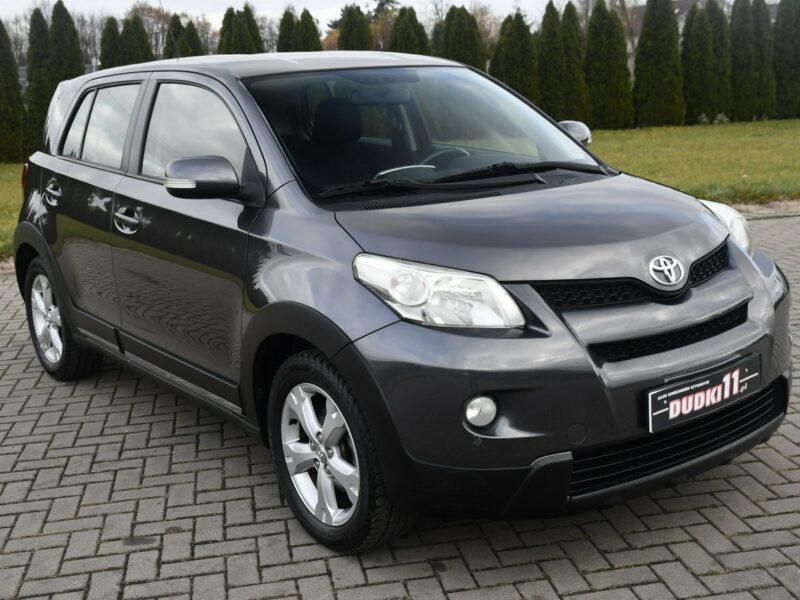 Toyota C-HR HEV navi klima auto kamera i czujniki parkowania