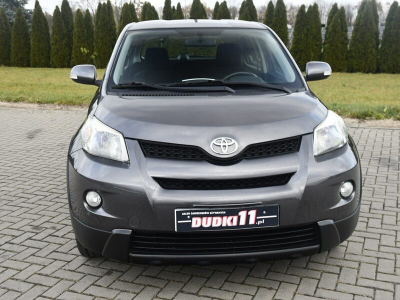 Toyota C-HR HEV navi klima auto kamera i czujniki parkowania